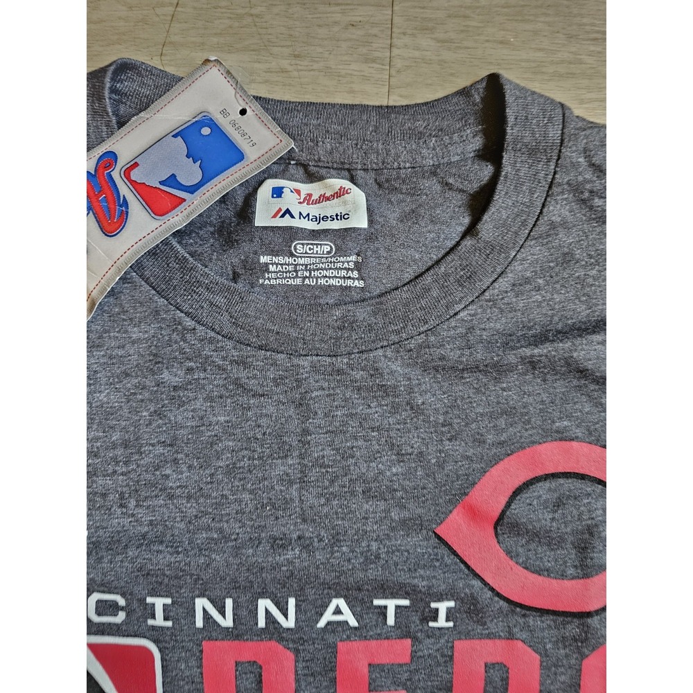 Authentic Majestic Cincinnati Reds Baseball Grey T-Shirt Size Small NWT - Picture 2 of 5